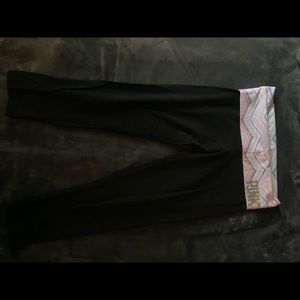 PINK • Cropped Capri Legging